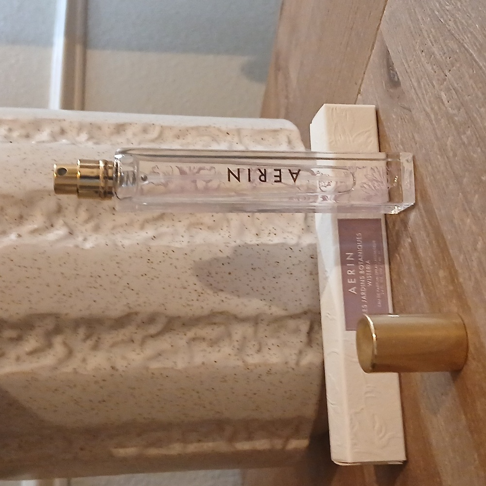 New AERIN Les Jardins Botaniques Wisperia Parfum Spray - Picture 11 of 17